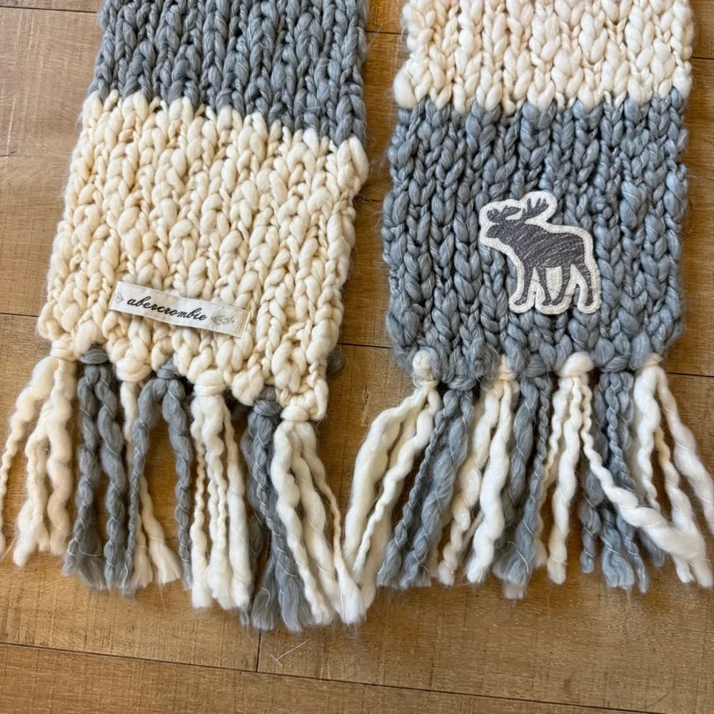 Y2K Abercrombie & Fitch Gray Cream knit colorblock Scarf wool blend moose logo